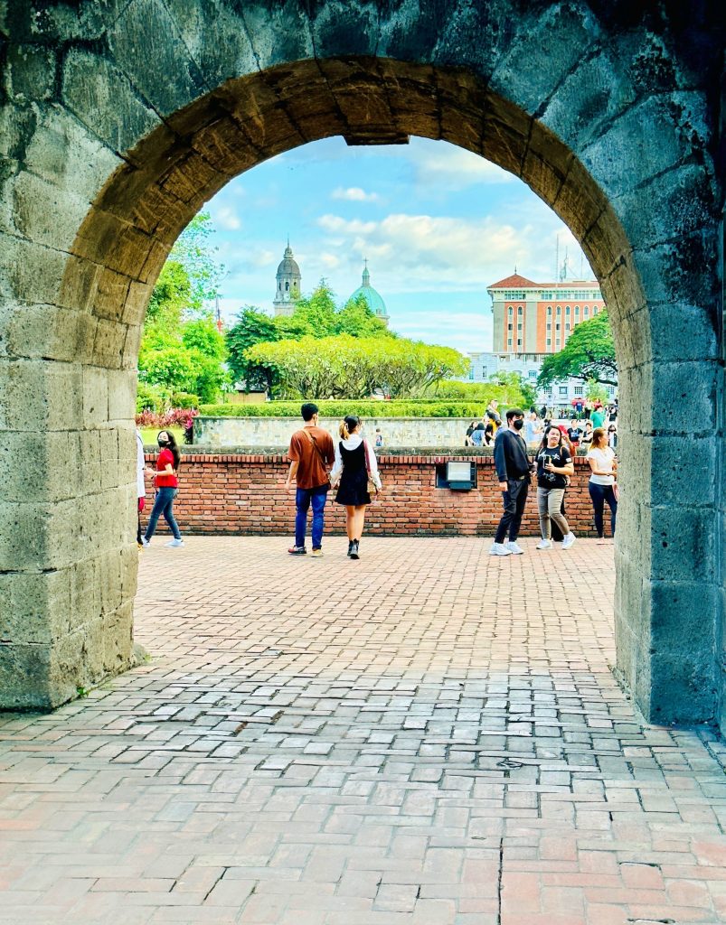 6 ngày 5 đêm Philippines, tour vượt thác ở Badian Cebu, tham quan Manila cũ và mới.