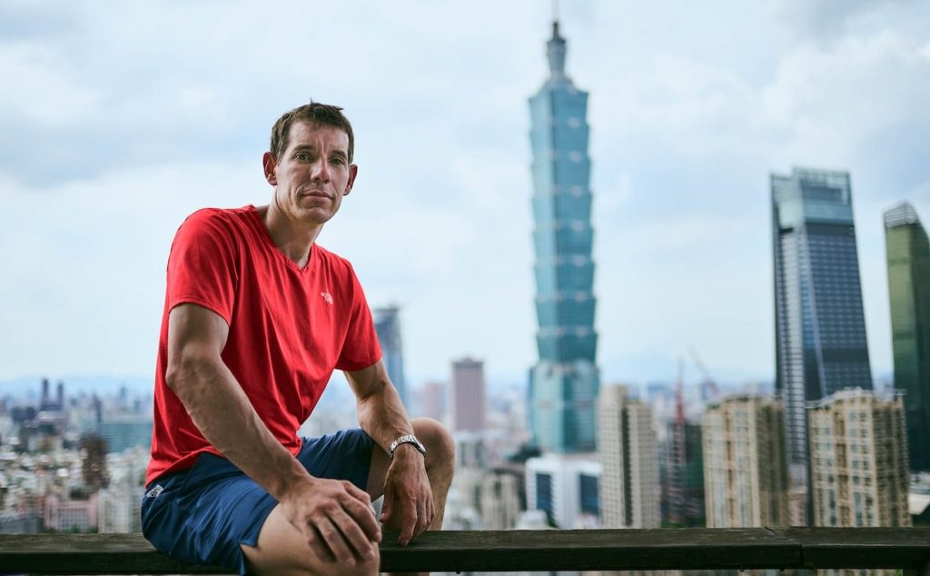 Ngày mai, Alex Honnold sẽ thử thách leo Taipei 101, phát sóng trực tiếp trên Netflix缩略图 Edit