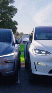 Vì sao cửa xe hơi mở dạng cánh chim trên Tesla Model X khá tiện lợi nhưng ít được sử dụng?