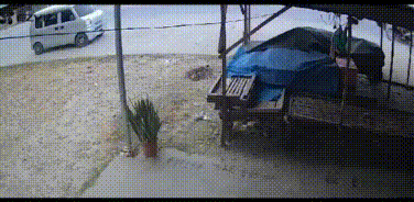 Toyota Land Cruiser bọc thép trúng rocket vẫn chạy tiếp, cứu sống thị trưởng Philippines缩略图 Toyota Land Cruiser bọc thép trúng rocket vẫn chạy tiếp, cứu sống thị trưởng Philippines