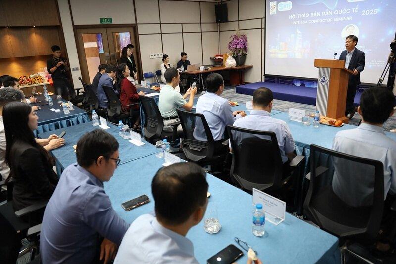 Việt Nam sẽ đào tạo 50.000 kỹ sư chất lượng cao cho ngành bán dẫn đến 2030