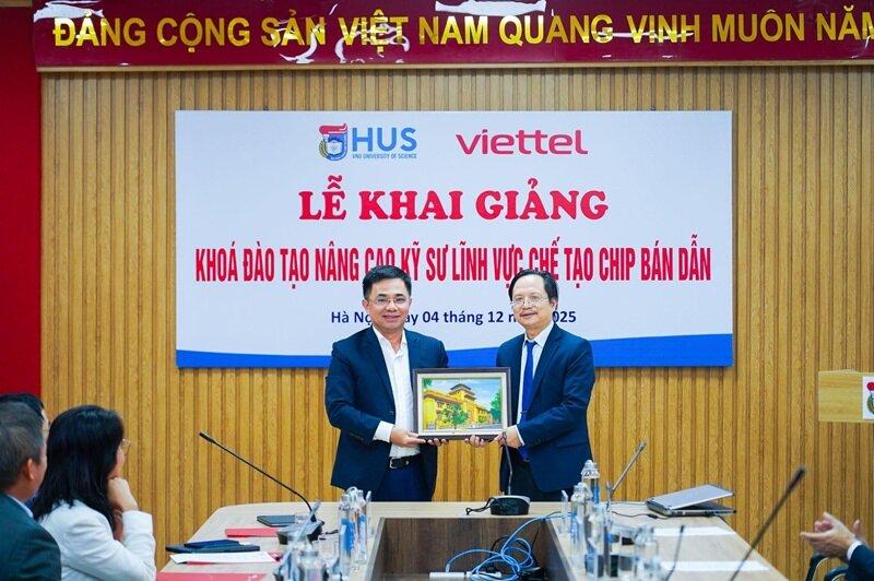 Viettel khởi động đào tạo kỹ sư, chuẩn bị cho nhà máy bán dẫn đầu tiên của Việt Nam