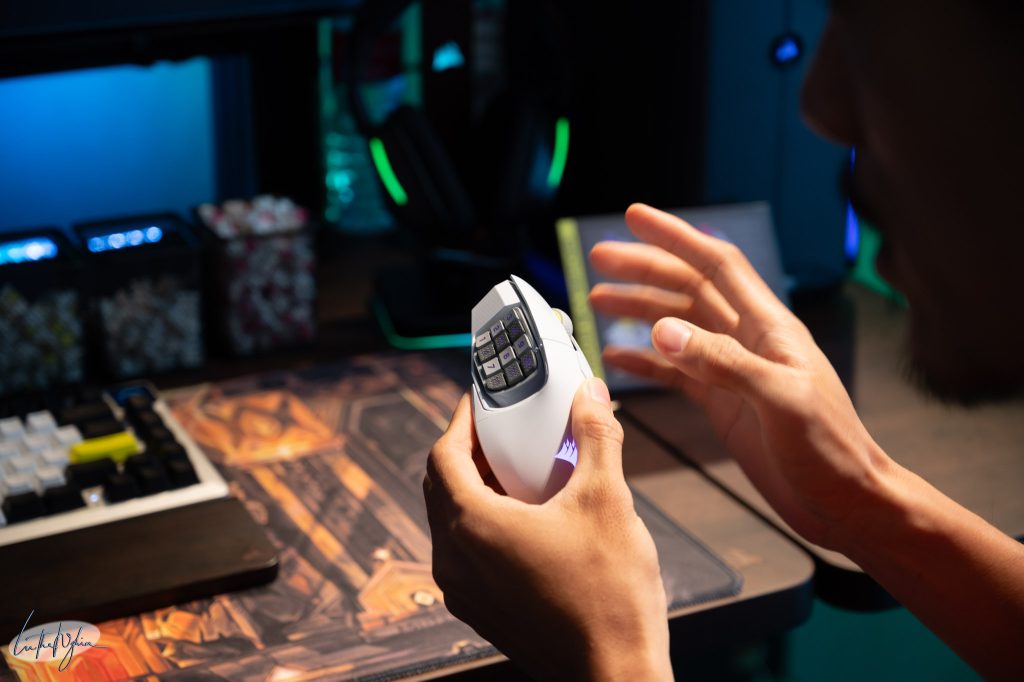 Trên tay CORSAIR SCIMITAR ELITE WIRELESS SE – 33,000 DPI, 12 nút Virtual Stream Deck缩略图 Tết Ant Khang