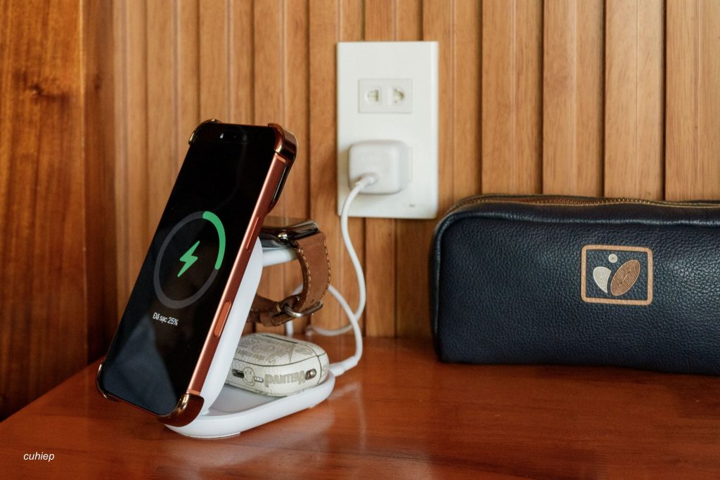 Trên tay sạc di động 3 trong 1 Belkin, có Qi2 25W缩略图 Edit