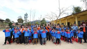 FPT Shop chung tay cùng bộ đội biên phòng mang công nghệ đến học sinh Mường Lạn