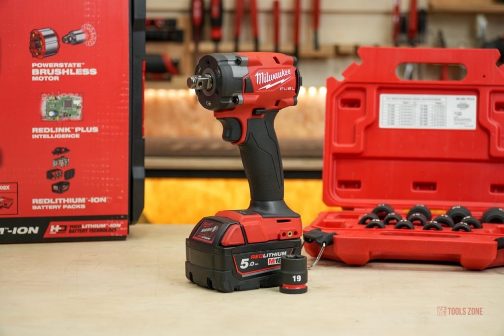 Trên tay máy siết bu-lông Milwaukee M18 FIW212 (2855)缩略图 Edit