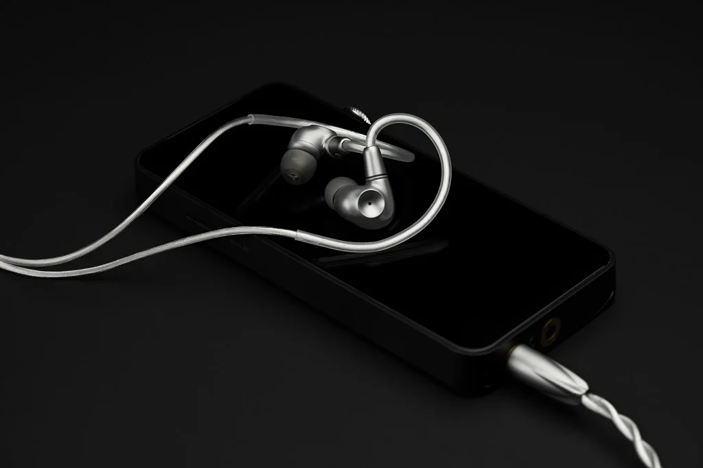 Meze Audio ASTRU: Tai nghe IEM đầu bảng mới với duy nhất một driver, giá $899缩略图 Edit