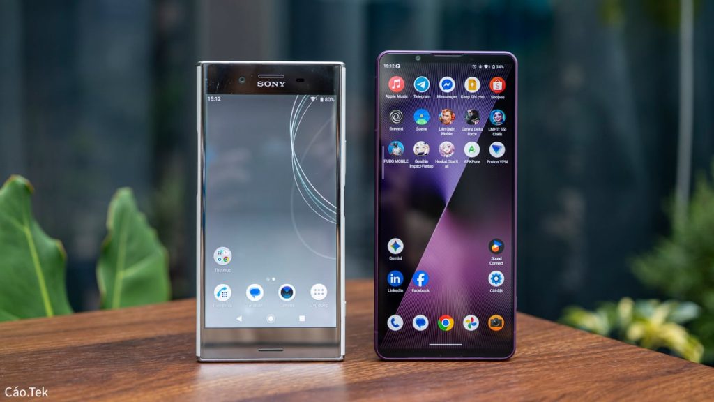 Sony XZ Premium (2017) bên cạnh Sony Xperia 1 VII (2025)缩略图 1 sony xz pre.jpg
