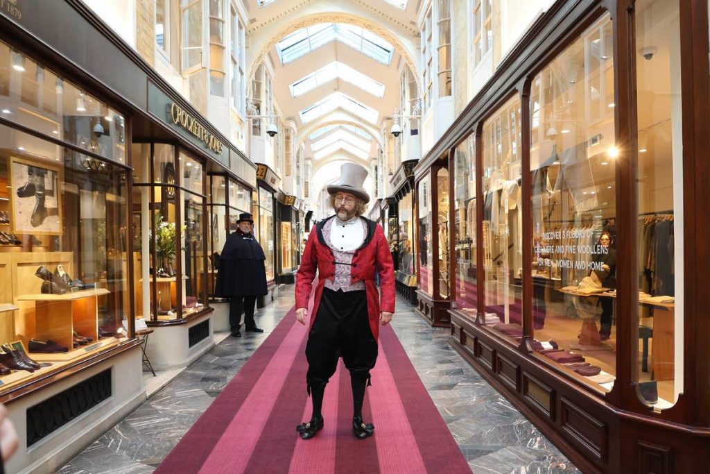 Burlington Arcade: Khu mua sắm 200 tuổi và quy định cấm huýt sáo kỳ lạ缩略图 Thích