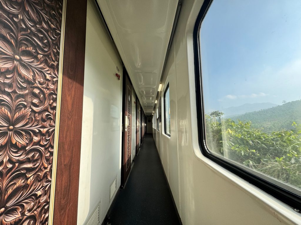 Đi tàu là một trải nghiệm rất thú vị: cực kỳ an toàn, ngắm cảnh đẹp, có giường nằm máy lạnh êm…缩略图 Thích