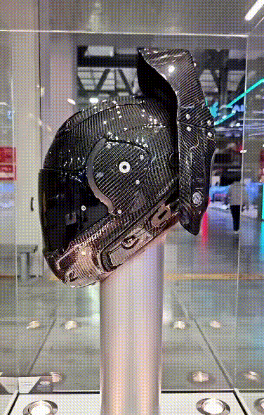 Nón bảo hiểm thiết kế mở từ phía sau, loại bỏ hoàn toàn quai cằm truyền thống.缩略图 Nón bảo hiểm thiết kế mở từ phía sau, loại bỏ hoàn toàn quai cằm truyền thống.