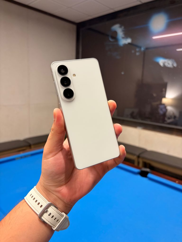 Nếu tay quá nhỏ bé đáng iu không cầm được S26 Ultra thì S26 thường cũng là một lựa chon đáng cân…缩略图 Thích