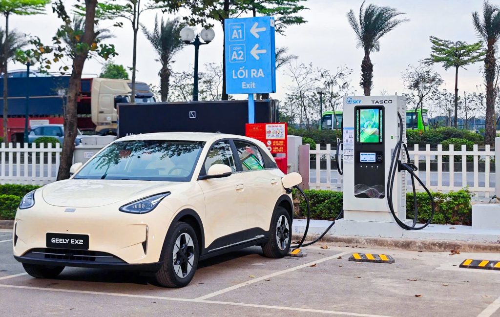 Tasco Auto và Ford Việt Nam ký kết hợp tác chiến lược – mở rộng hạ tầng sạc xe điện缩略图 Máy lạnh TCL