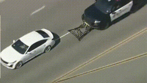 Grappler thất bại: Xe nghi phạm đâm sập tường nhà dân