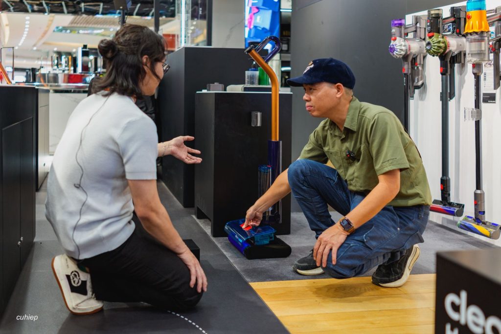 Dyson mang robot hút bụi lau nhà và cây lau nhà ướt mới về Việt Nam缩略图 Máy lạnh TCL