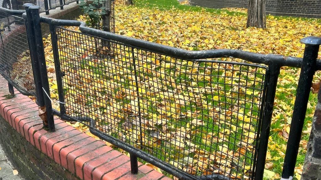 Thoạt nhìn qua, nhiều người sẽ nghĩ rằng trong ảnh là những hàng rào lưới thép bình thường, mang…缩略图 Thích