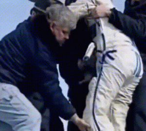 “Chúng tôi xin lỗi, nhưng bạn phải ở lại Không gian. Đất nước đã gửi bạn không còn tồn tại nữa.”