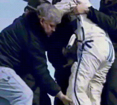 “Chúng tôi xin lỗi, nhưng bạn phải ở lại Không gian. Đất nước đã gửi bạn không còn tồn tại nữa.”