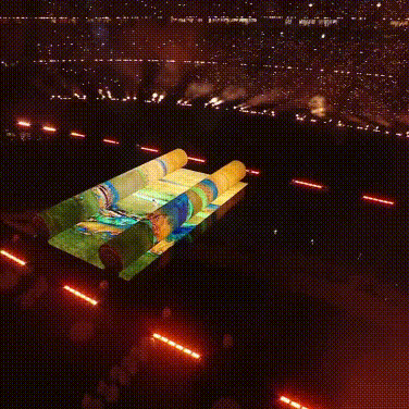 Lay Zhang lập kỷ lục Guinness với màn hình LED cuộn dài 110m