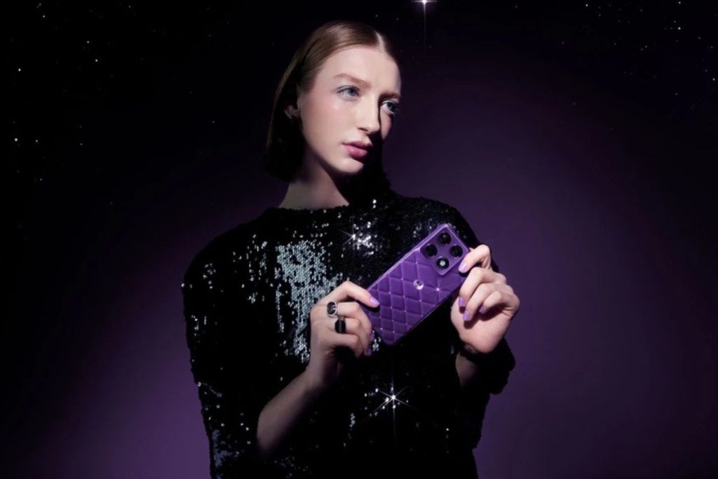 Motorola biến điện thoại thành trang sức xa xỉ với pha lê Swarovski